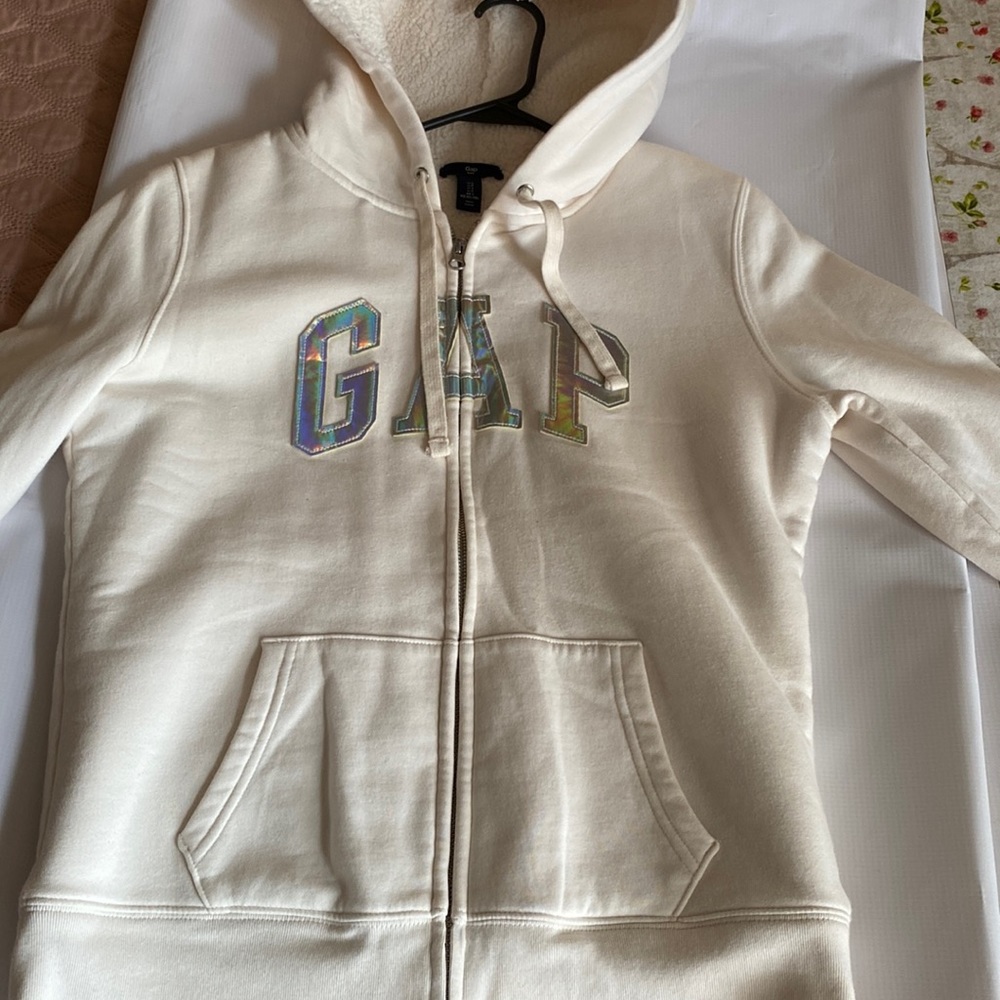 Gap insulated hooded sweater jacket